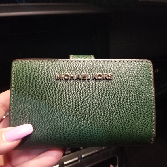Michael kors Green Wallet - Picture 7 of 14
